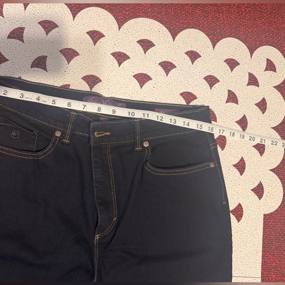 Gloria Vanderbilt Women’s Jeans Dark Wash Size 14S / Straight Leg (Like New) - Picture 7 of 9